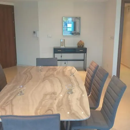 Lägenhet Horizon Luxury At Finikoudes Beach 301 Larnaca